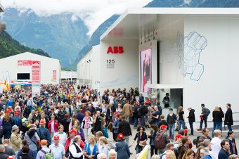 Big_crowds_ABB_Pavilion_Gotthard_750