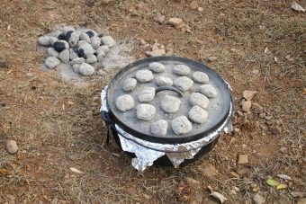 dutch-oven-with-tin-foil-and-charcoals-768x5122x