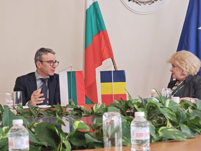 87e6df0b79ee485fd3f1bffb758c2d1db084f8d8