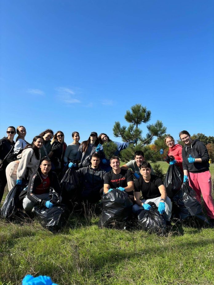 ebcc4858-3e5f-4b11-9f22-4e9400e062d5(1)